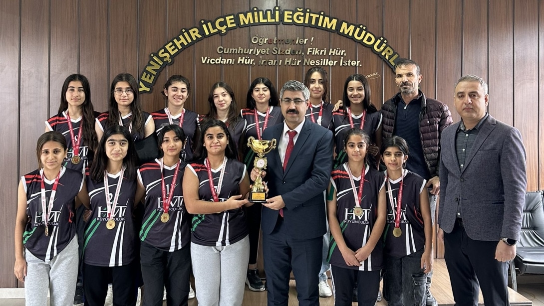 Voleybol Yıldız Kızlar Şampiyonu Olan Öğrencilerimizin Ziyareti